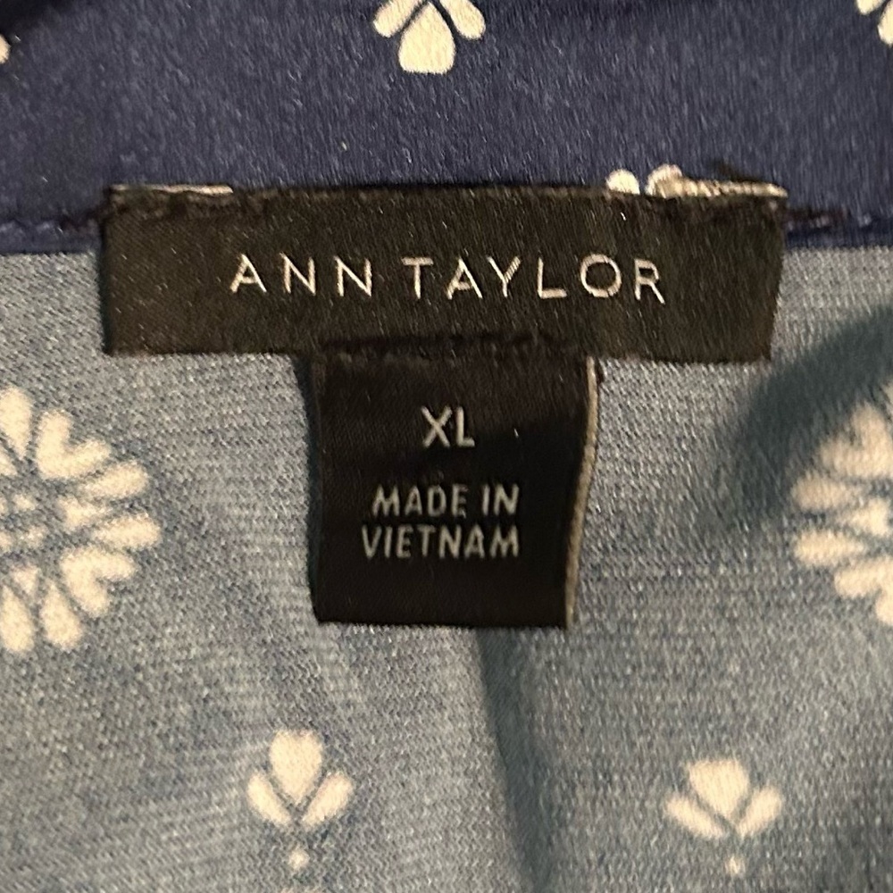 Ann Taylor Navy Blue Blouse with White Pattern - Picture 3 of 5
